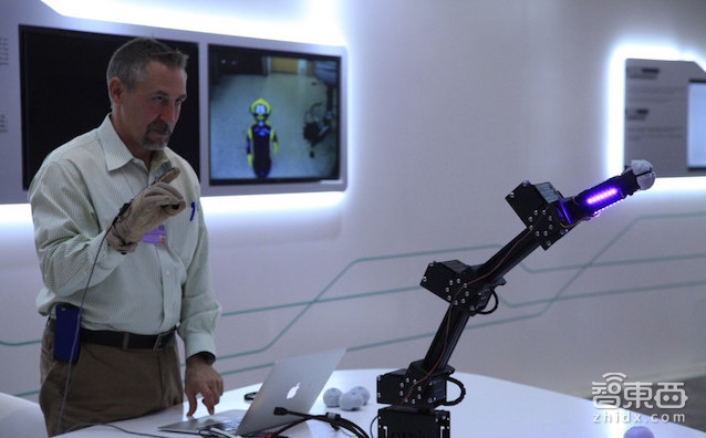 登上大雅之堂 盘点达沃斯论坛上的八大机器人