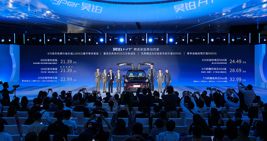 埃安昊铂HT 21.39万起售，配备鸭翼门，瞄准Model Y