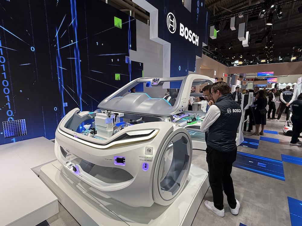 103条中国车圈好汉激战慕尼黑!暴走一天看全欧洲最大车展,BBA不服激烈反攻