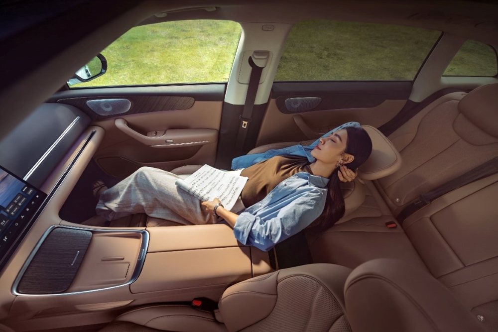 全新零跑C11 14.98万起售! 纯电标配800V,增程版续航1220km