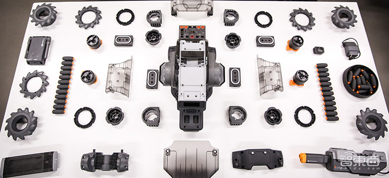 大疆推首款教育机器人 秘密研发两年支持两种语言编程