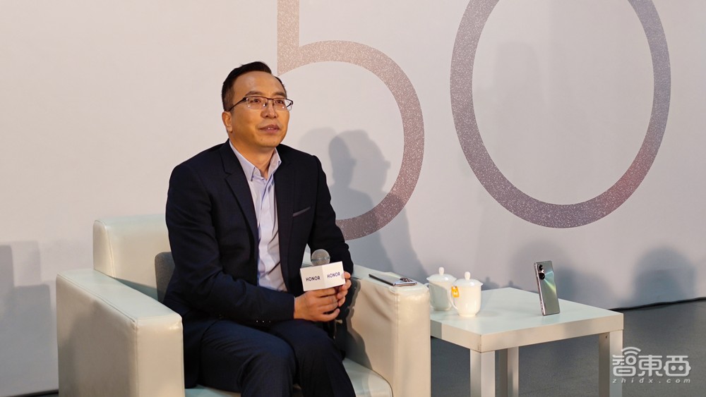 对话荣耀CEO赵明:至暗时刻已经过去!冲击高端目标只有苹果