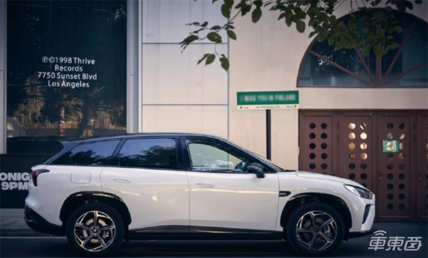 问界理想月销差距扩大3倍！14家车企交成绩单，比亚迪仰望单月入账12亿