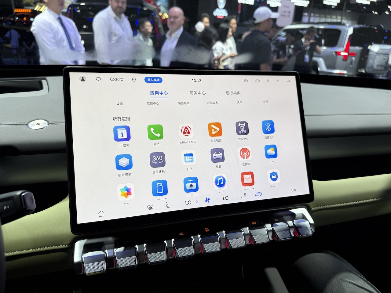 洋豪品牌一个没来！国产车价格战现场开打，暴走3万步看成都车展六大真相