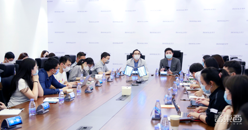 两年技术实现，6年年产280万片，柔宇如何在三星制霸的OLED领域换道超车？