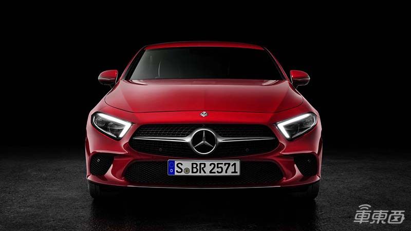 奔驰人设崩塌!激怒西安女硕士的到底是辆什么车?