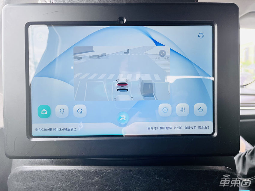 百度首批主驾无人车上路了,预计年底拿掉安全员