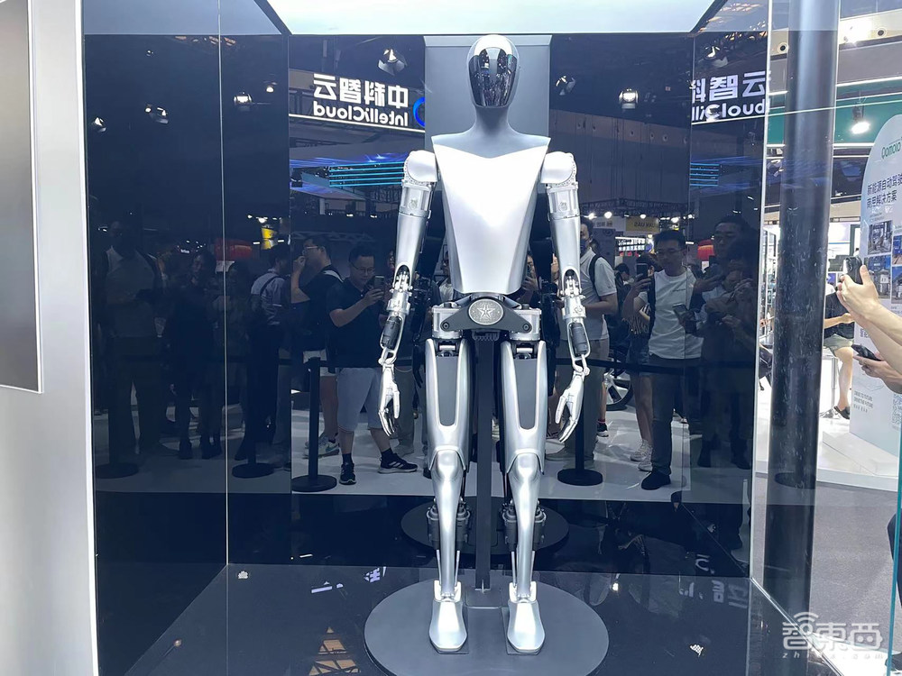 30多款大模型隔空斗法，大算力AI芯片密集炫技！WAIC展会亮点一文看尽