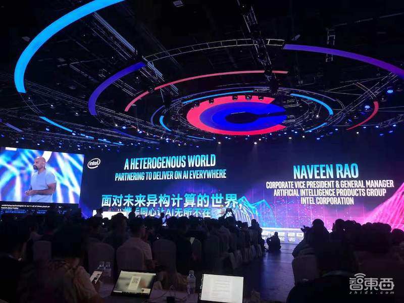 百度首推语音AI芯片!李彦宏亮出九大AI利剑,华为/吉利/英特尔齐站台