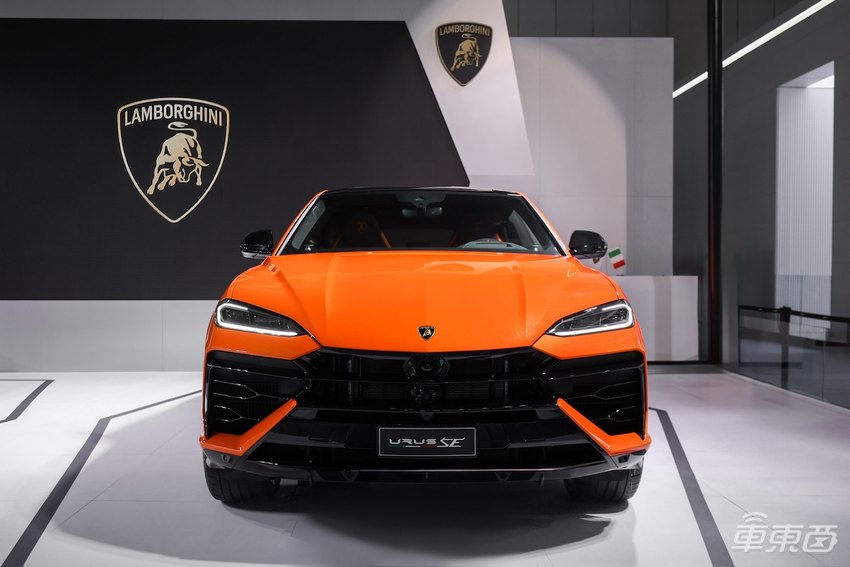 兰博基尼最强插混组合，超豪华SUV Urus SE和跑车亮相成都车展