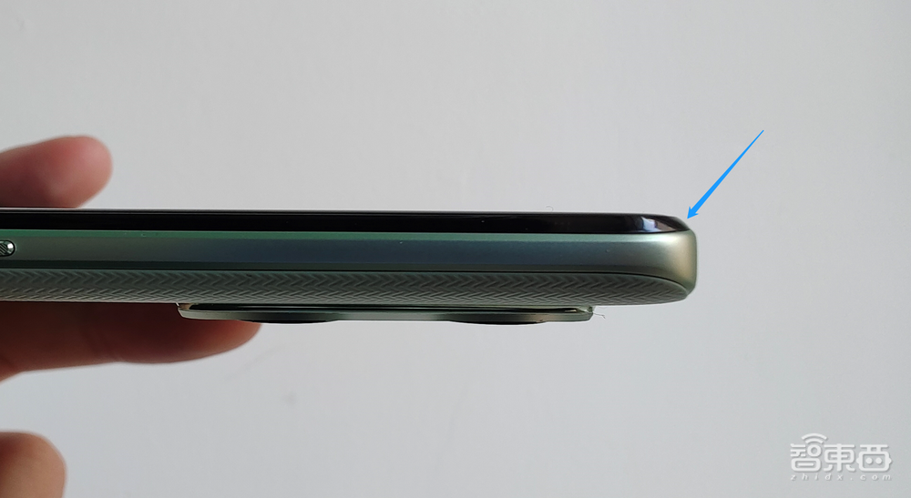 真我GT2首发体验:玩《原神》不烫手,充电10分钟看剧3小时?