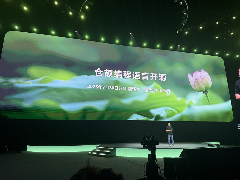 剛剛，華為超燃爆更！鴻蒙6和世界模型登場，升級盤古5.5引爆智能體革命