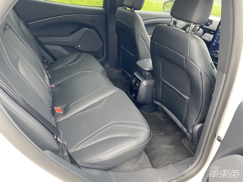 试驾福特野马纯电SUV：高性价比电动肌肉车！