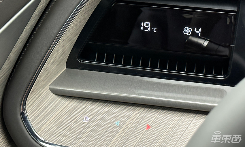 静态体验腾势N7智能座舱：车内两台平板电脑，空调系统有惊喜！