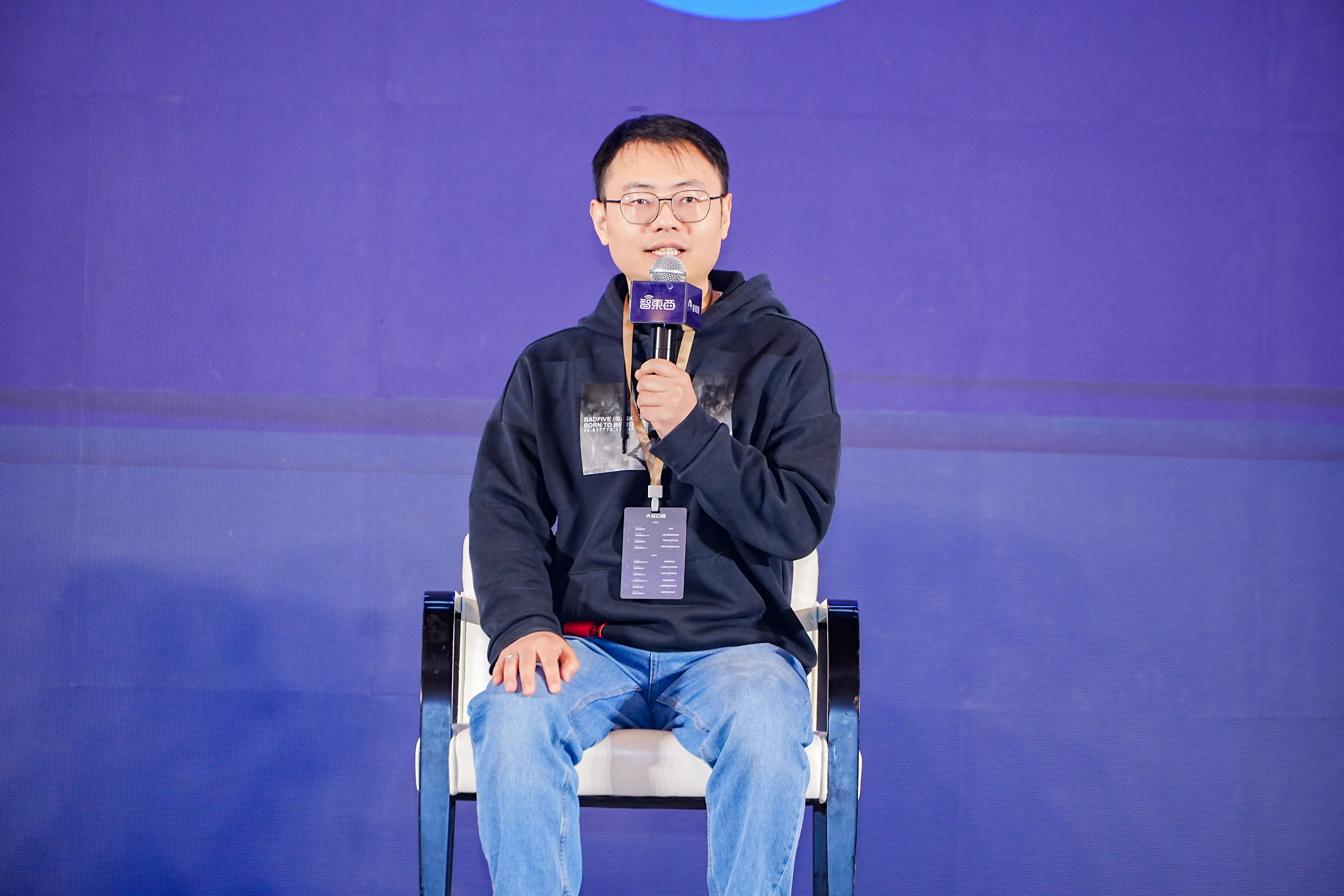 国仁对话：Token成本太高，免费模式绝对走不通？这场对话透Agent商业闭环