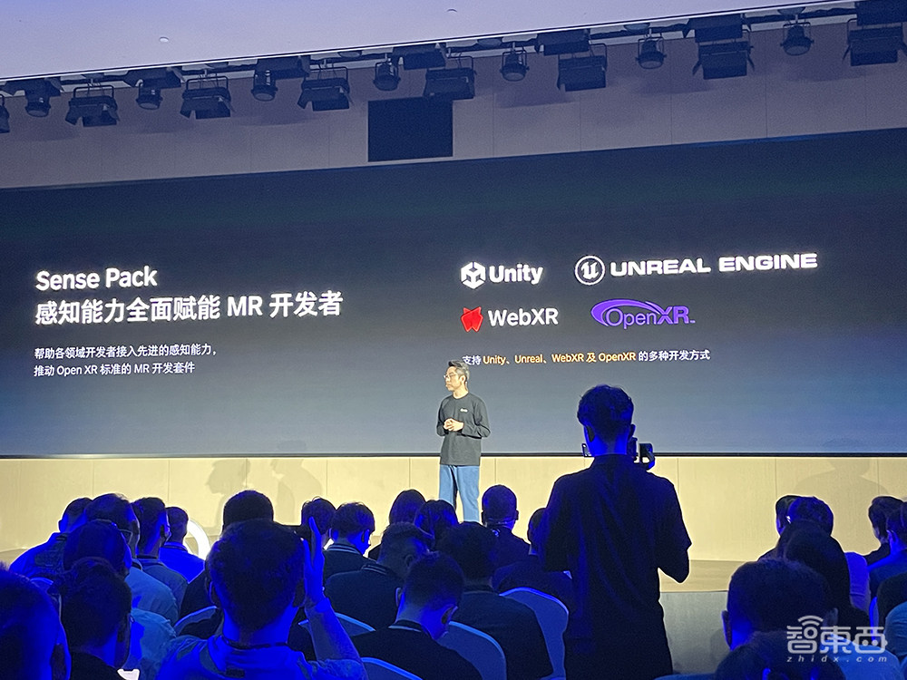 4299元！字节首款MR头显来了，巨幕打游戏，同屏刷抖音，兼容苹果Vision Pro