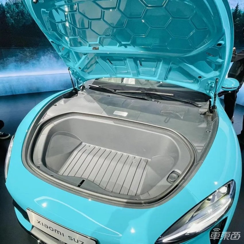 小米汽车内饰全曝光!原厂自带手机支架,实体按键回归