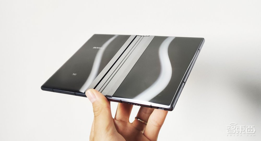 柔宇二代折叠屏手机全球首测:“无折痕”秒杀三星!弯折寿命超百万次