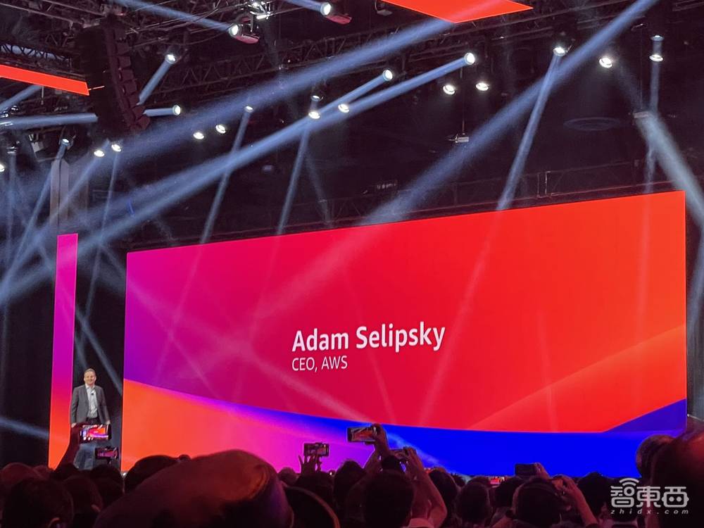 亞馬遜年終王炸！兩大自研AI芯片性能飆升，推AI助手硬剛微軟，聯(lián)手老黃造最強(qiáng)超算