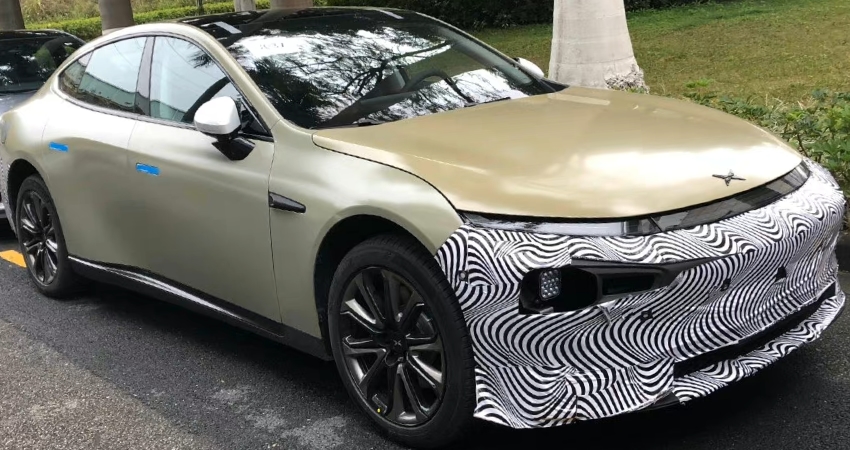 来,提前看一下新款小鹏P7