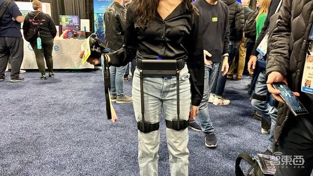 CES 2024丨全场馆卷起AI硬件海啸,大模型迎来落地元年