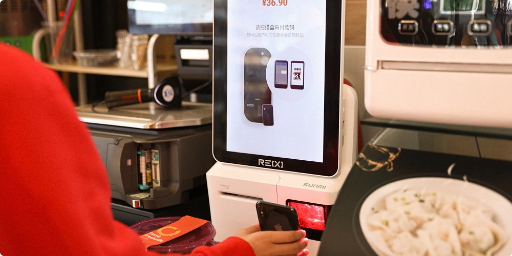 小米，收获百亿智能硬件IPO！开盘大涨290%，市值超320亿