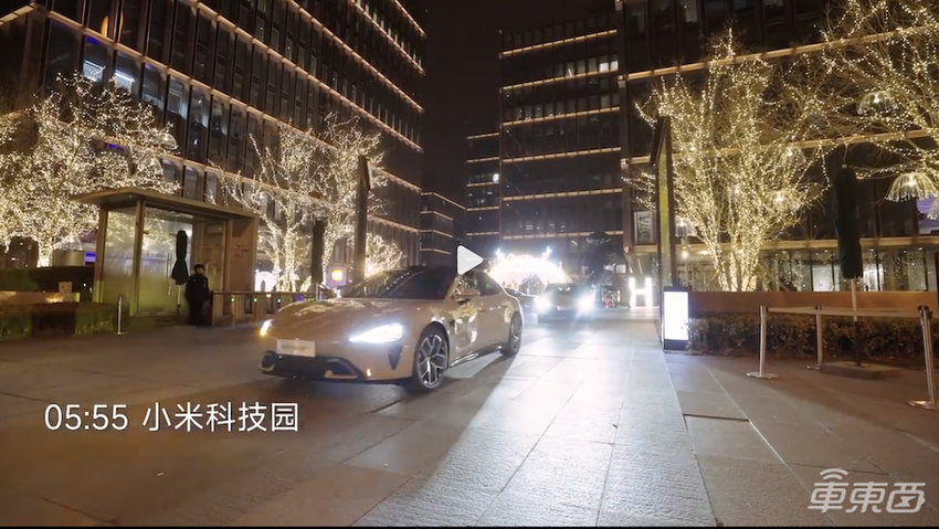 小米汽车门店火爆到限流!看车队伍排到晚上10点,消费者:加完班也要来看看