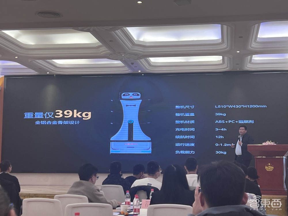 穿山甲机器人推出ChatGPT版迎宾机器人,售价9999元起,独家对话CEO宋育刚