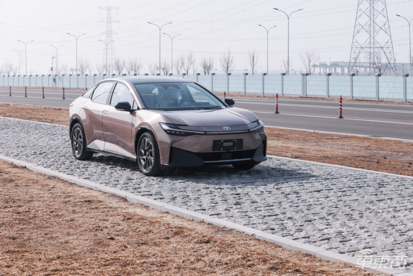 一汽丰田bZ3售价公布，16.98万起售，搭载比亚迪电机与电池