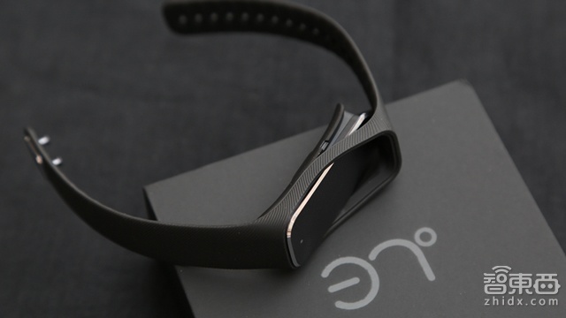 如影随形的健康顾问 – 37度智能手环