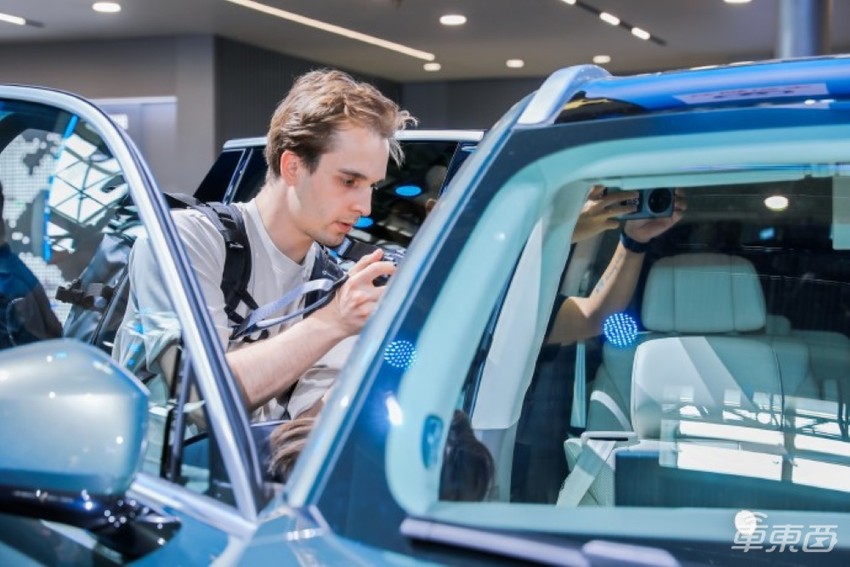 车模失业老板当网红,北京车展成小米车展!除了热梗还有这五大行业真相