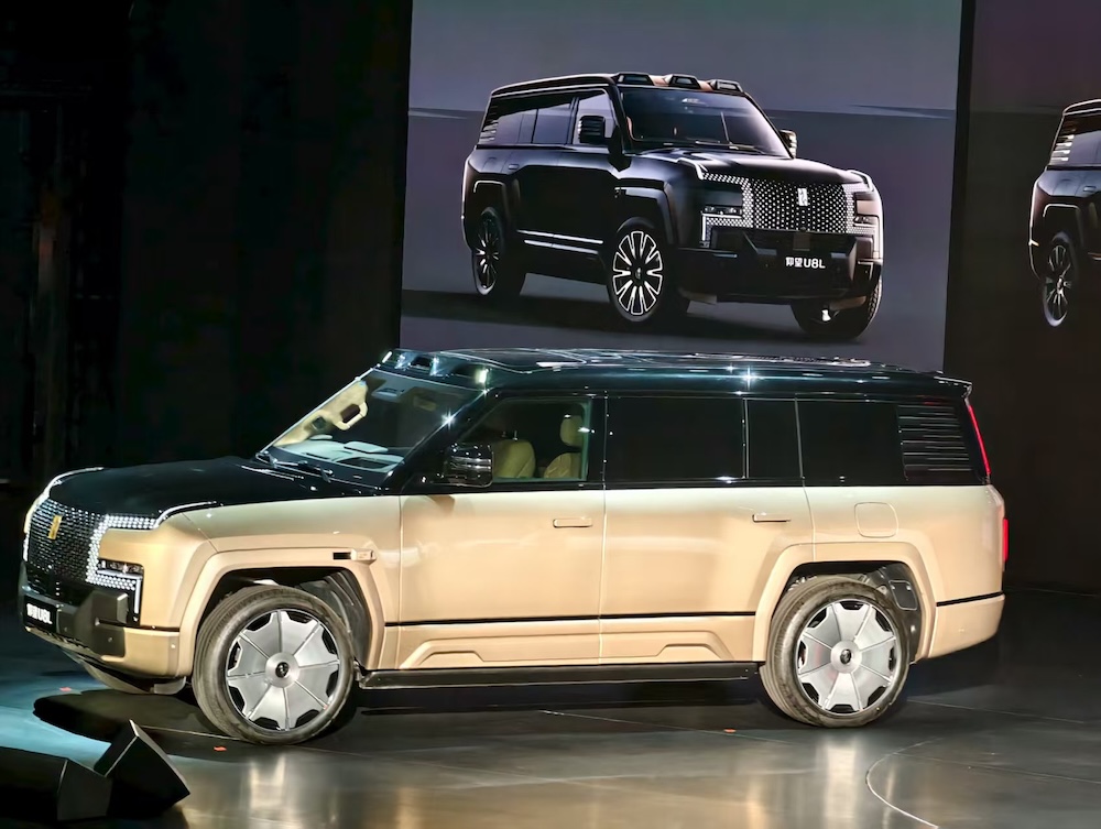 128万起！比亚迪车皇开卖，戴24K黄金车标，还能隔空开车窗