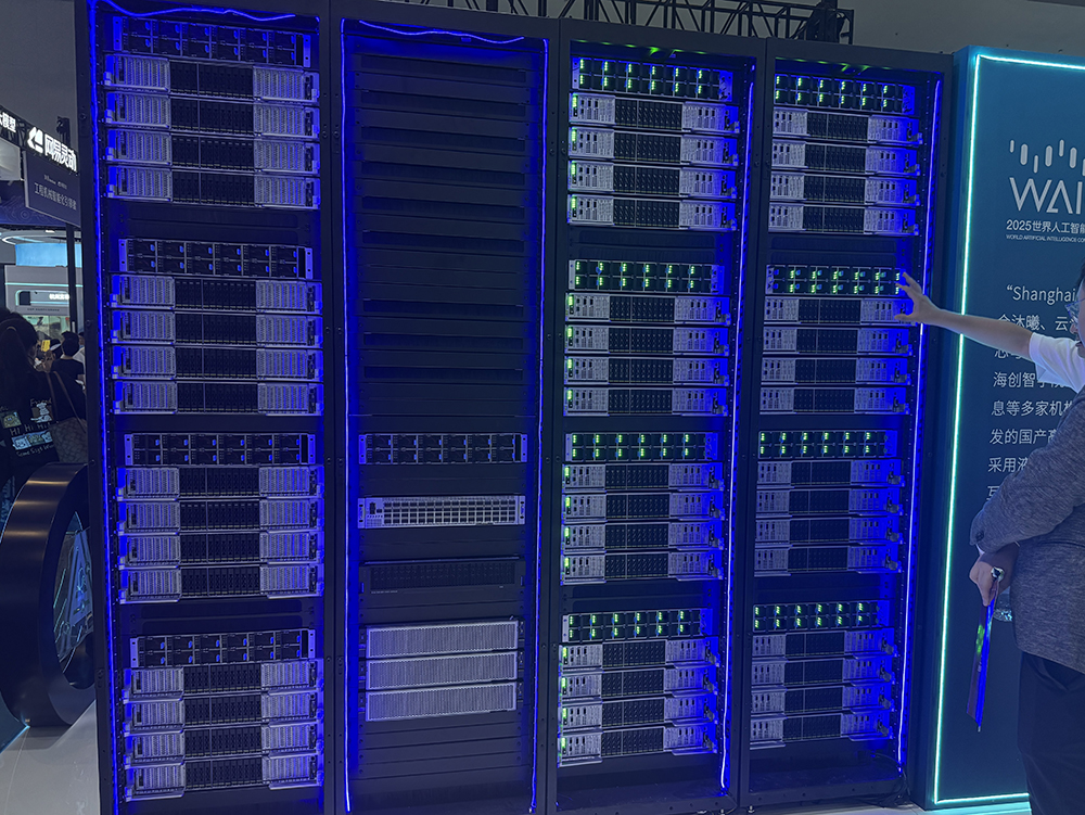 人工智能大會徹底引爆！展區(qū)水泄不通，門票炒到2000多，暴走3萬步帶來最全看點