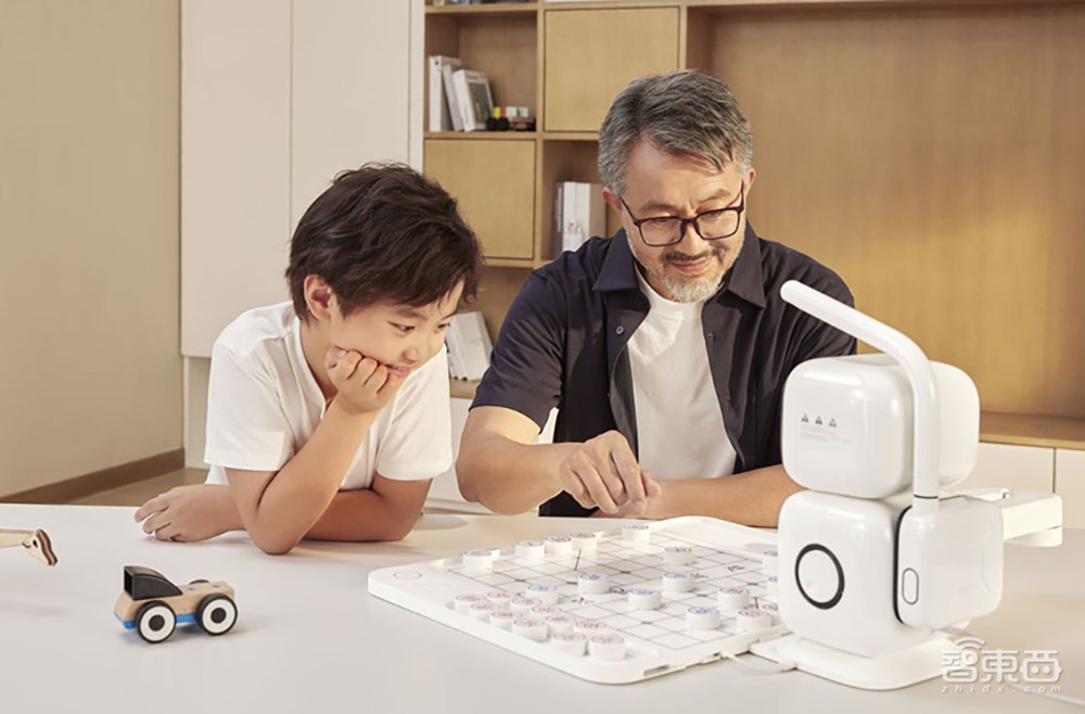 单臂执棋的AI机器人来了,“元萝卜”和之前的Alpha Go有什么不同?