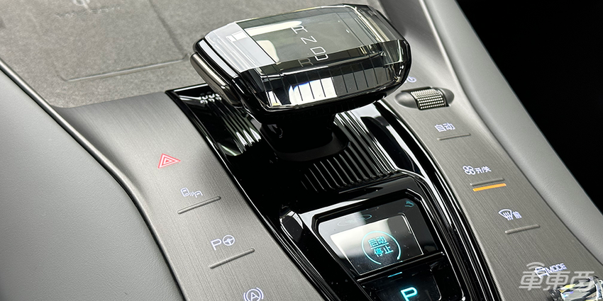 静态体验腾势N7智能座舱：车内两台平板电脑，空调系统有惊喜！