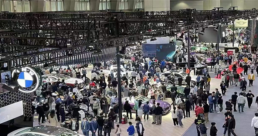 “洋品牌”打响新能源反击战！一手彩电沙发智能化，一手开打价格战