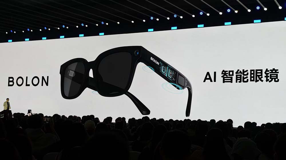 1500万次使用!日均佩戴8小时,同比增长800%,AI眼镜迎来“iPhone时刻”