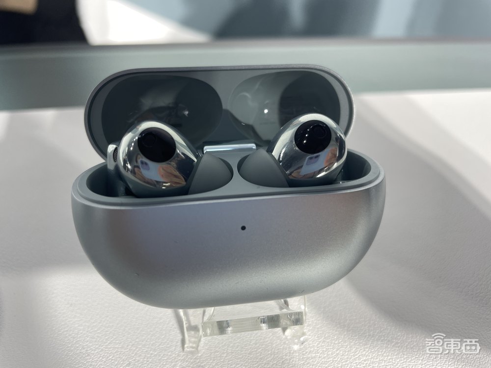 华为史上最燃发布会！麒麟鸿鹄自研芯片炸场，刘德华手持Mate 60“超大杯”现身