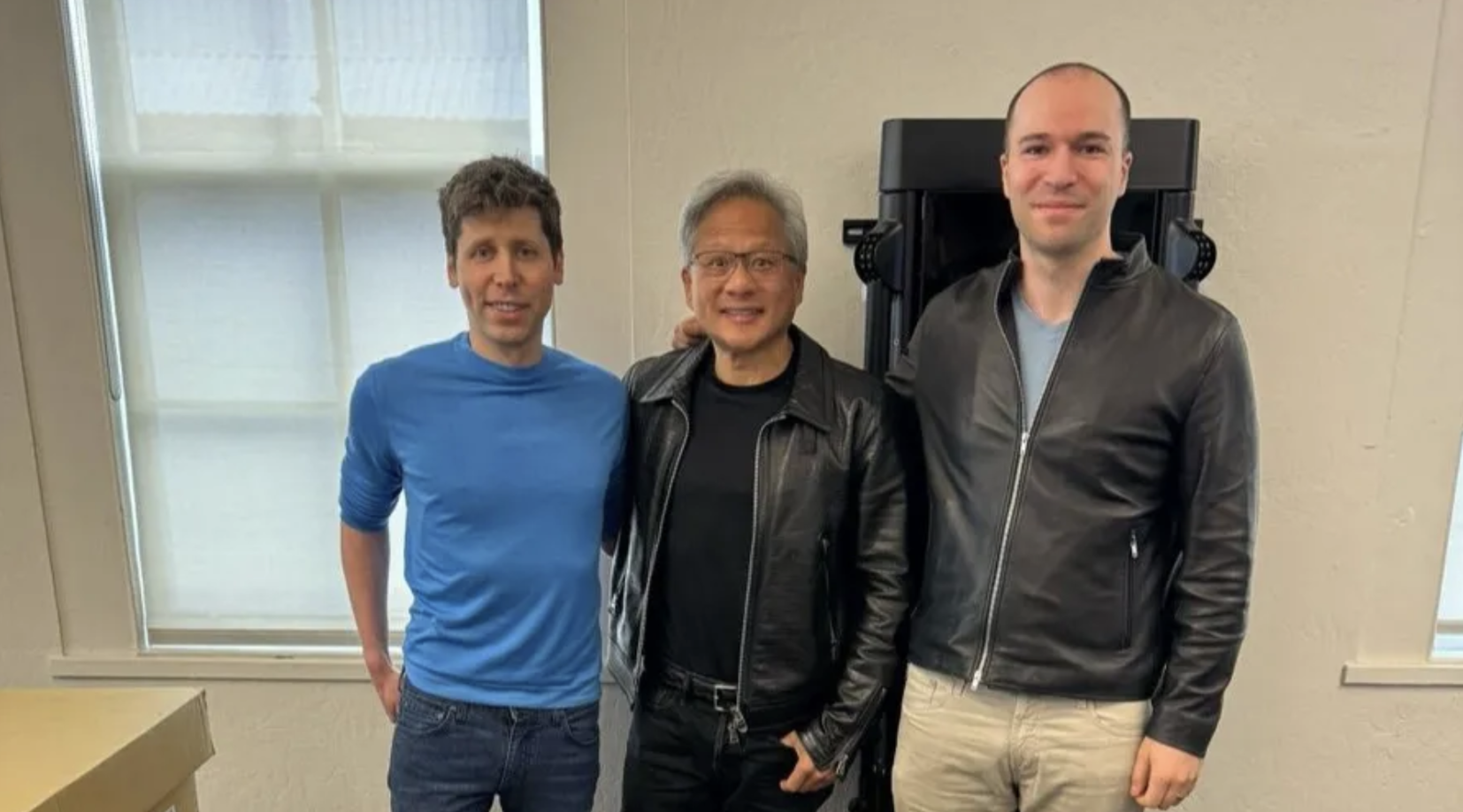 黃仁勛“撒錢”創(chuàng)紀錄！英偉達超級AI帝國崛起，但沒帶中國玩