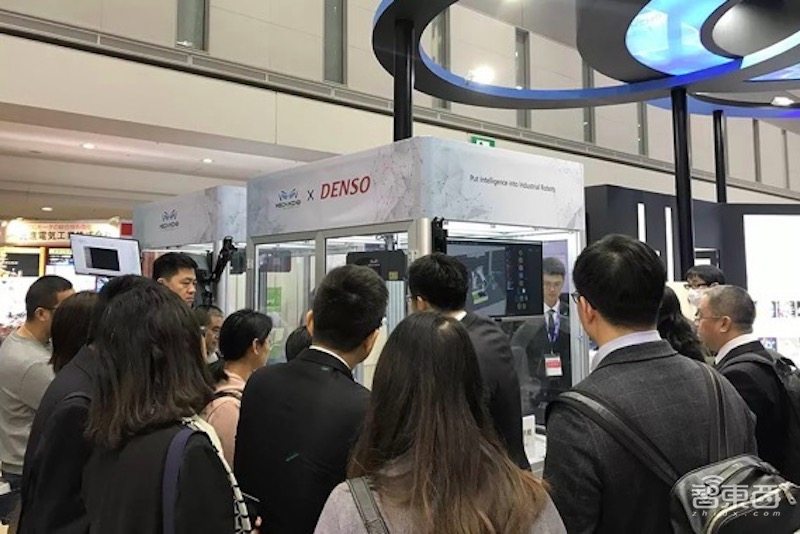 日本女主持人惊了！16家中国公司踢馆东京机器人展