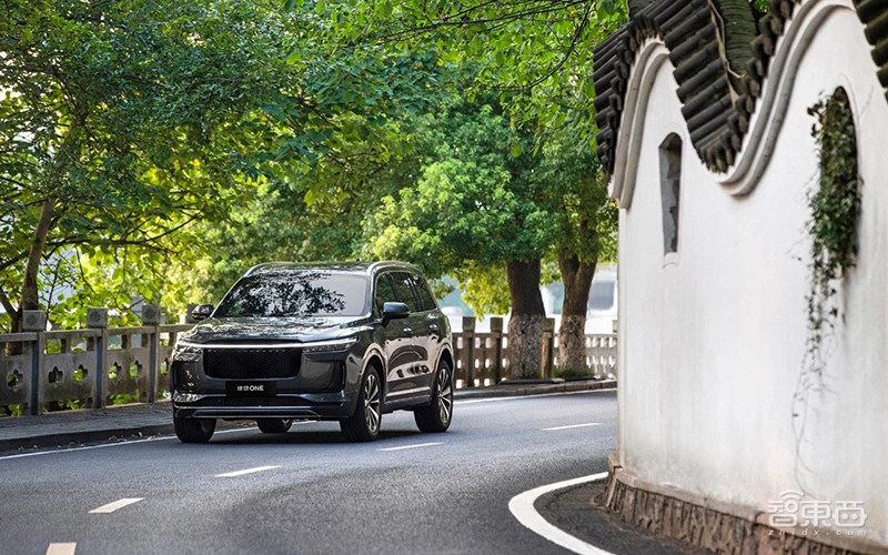 长途试驾国产电动神车理想ONE:烧油发电能跑800公里!