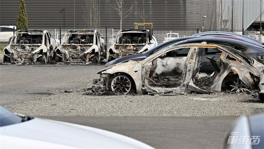 特斯拉中国销量腰斩，欧美门店充电站被烧，今年市值已蒸发3.5万亿