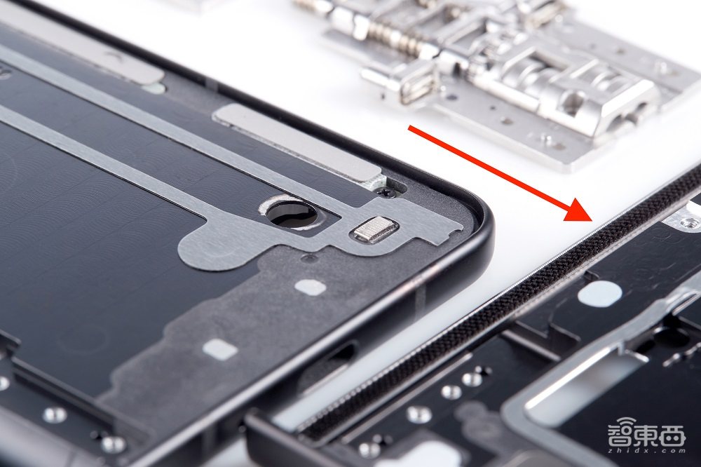 三星用“胶条”做防水？全球首款防水折叠屏手机背后三大黑科技