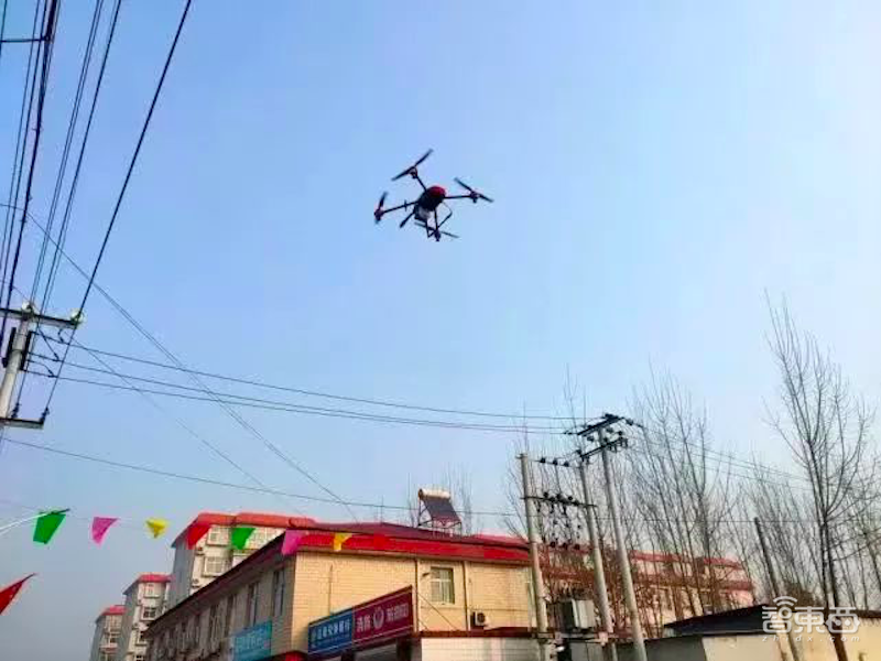 抗疫一线的户外机器人大军:测温、喊话24小时不休