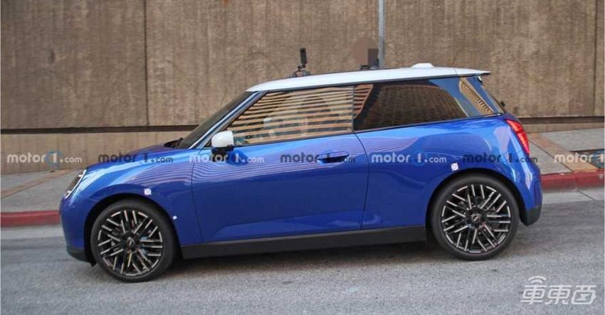 宝马MINI Cooper EV内饰曝光！取消传统仪表盘，延续圆形中控设计