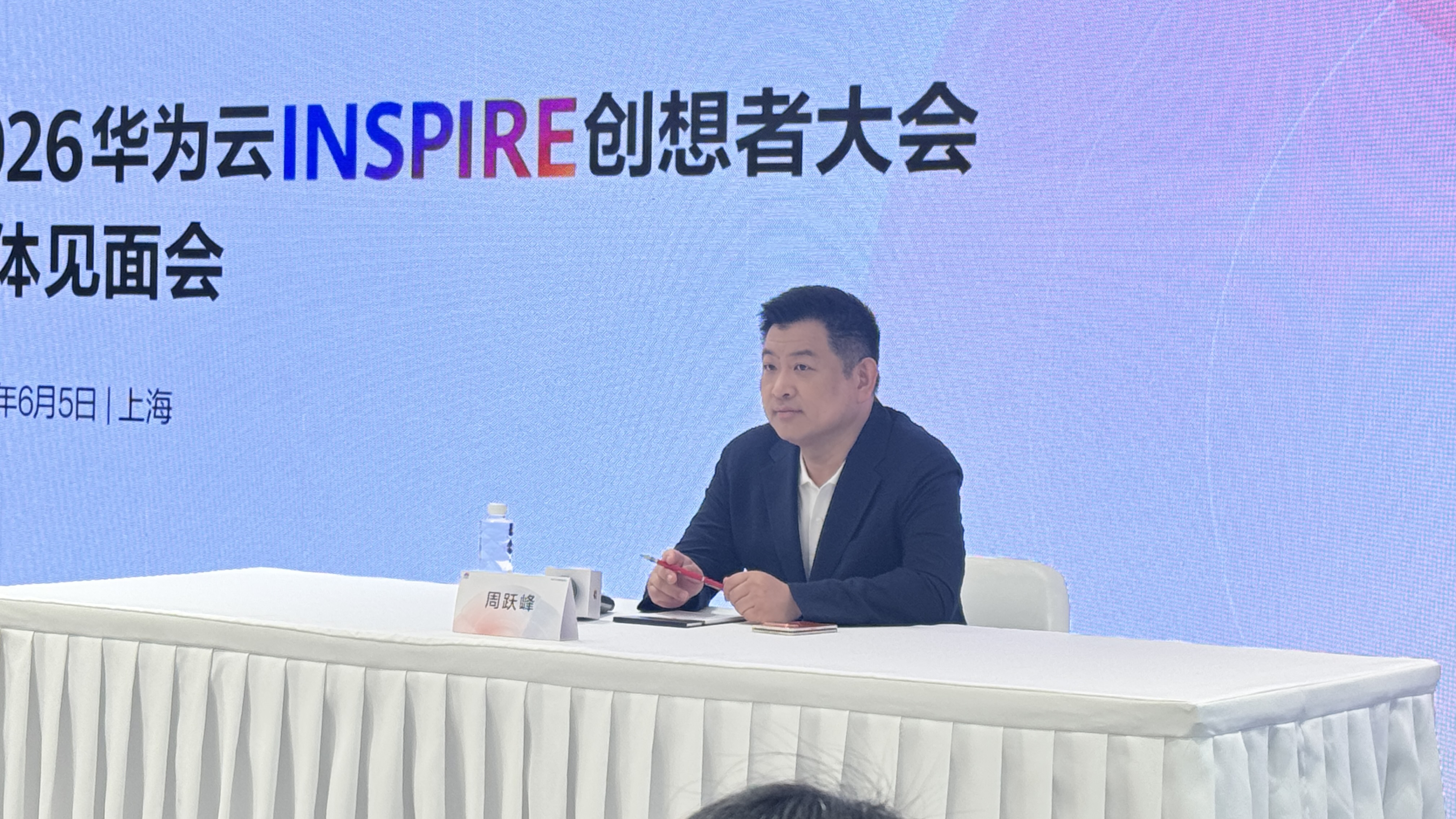 八问华为云CEO周跃峰：华为云MaaS怎么赢？