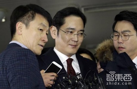 智东西晚报:百度成立AR实验室 京首批网约车司机领证上岗