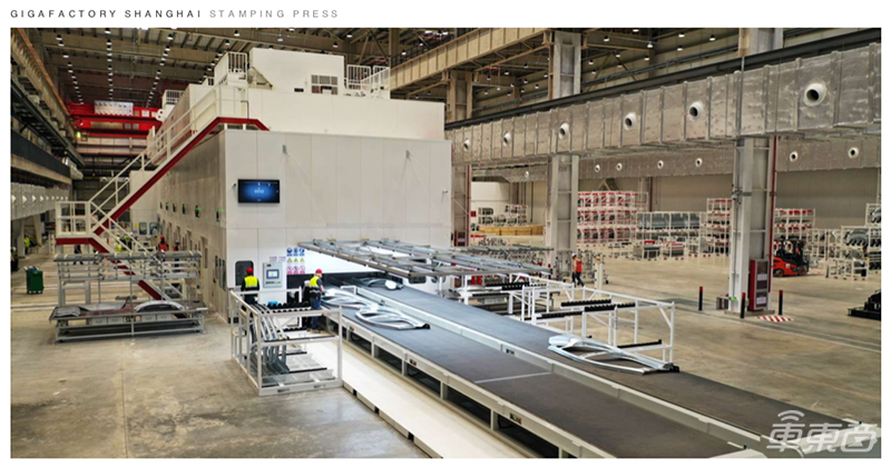 特斯拉官宣上海工厂投产！十个月创建厂奇迹，首辆国产Model 3已下线