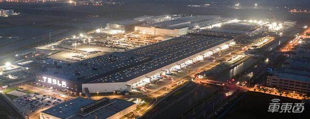 外媒展示特斯拉Model Y生产线：机械设备替代人工，部分车间自动化率达100%