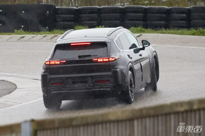 保时捷全新纯电SUV谍照曝光!或将接任卡宴成旗舰SUV